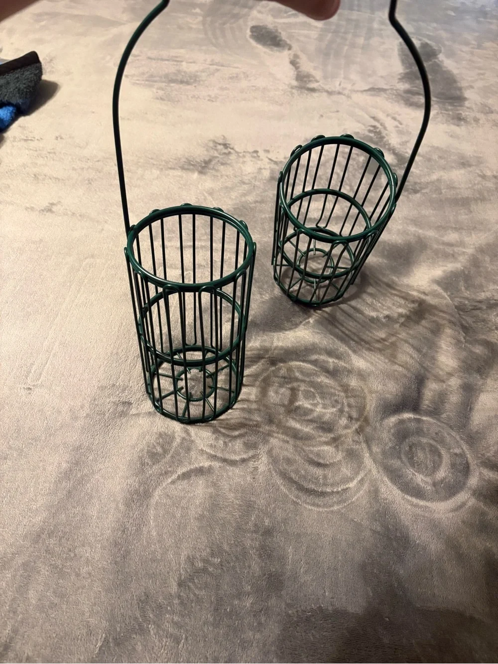 Green Metal Wire Double Bottle Swinging Caddy with Wooden Handle
